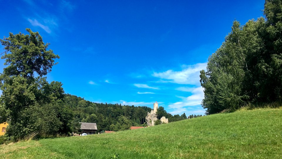 Frýdštejn v dáli Frýdštejn